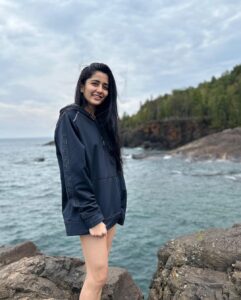 Ayli Ghiya Instagram - When you brother’s hoodie fits you like a dress😂😂😂
#cliffdiving #aftereffects