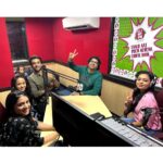 Bhamini Oza Instagram - So that is how our day at Rajkot went! #AumMangalamSinglem Promotions - Day 1 ❤️ Film releasing on 18th November 2022. @rjjay_ @baba.bolta.hain @redfmgujarati @itsbirad @jwalant.chhaya @mirchirajkot @mirchirjhirva @mirchirjneha @aajkaaldaily @myfmindia @rj_nupur_official