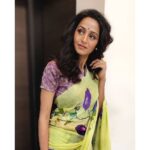 Bhamini Oza Instagram - The beauty of a Morning Glory flower, is that of it's patient wait for the sun to rise in the morning! The 'Morning Glory' saree by @bbg_royals is inspired by the vintage botanical paintings. This beautiful piece recreates a vintage magic, firstly by hand painting the motif on paper and then translating it on the purest silk chiffon. 📸 @punit.j.g @bbg_royals @digvijaysinghfashion @the_neo_eclectic #bbgroyals #bbgloyals #indianroyalty #rajputstyle #rajputsaree