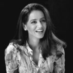 Bhamini Oza Instagram - I'm told, i have the loudest laugh in most rooms... 📸 @ashishsom