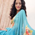 Bhamini Oza Instagram - 🐦 . . . . 📸 @punit.j.g Saree by @bbg_royals
