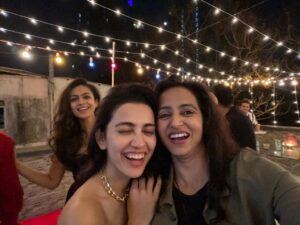 Bhamini Oza Instagram - Fun night with super fun people.. thank you @manasi_parekh @parthivgohil9 ..you guys are such lovely happy hosts..love you all!!!
