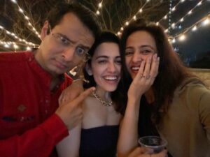 Bhamini Oza Instagram - Fun night with super fun people.. thank you @manasi_parekh @parthivgohil9 ..you guys are such lovely happy hosts..love you all!!!