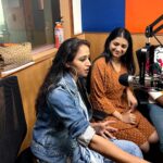 Bhamini Oza Instagram - Surat no Locho, amari Lavari ane tamaro Love ❤️ Promotions Day 4 for #AumMangalamSinglem @aksharcommunications @saandeeppatel @aartivyaspatel @iamaarohii @malhar028 @tatsatmunshi
