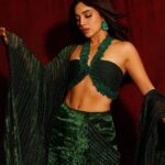 Bhumi Pednekar Instagram - Go green 💚🐍🤩 @mumbaifilmfestival We chose this beautiful saree by @vaishalisstudio. This handwoven textile, is sustainable and made with the intent to reduce environmental impact. To me it’s Art. And we paired it with the most beautiful earrings crafted by @estaagems . These are made of recycled aluminium :) Team Styled by - @manishamelwani Assisted by- @sim.ran_awayy @gypsy.girl.world Hair- @the.mad.hair.scientist Makeup- @niccky_rajaani Photographer -@dinesh_ahuja Footwear-@rossobrunelloofficial @stanley.communications #jiomamimumbaifilmfestival #bhumipednekar