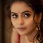 Chaitra Reddy Instagram - And now it is time to put yourself first. Let go off all the bad times. Switch off the negativity. Focus on your goals. Reach for the moon. Do whatever pleases you - you are the master of your own destiny Make up : @vijiknr PC : @camerasenthil Jewels : @bronzerbridaljewellery