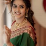 Chaitra Reddy Instagram - On the auspicious occasion of Vijayadashami, wishing you peace in every step you take and love in every choice you make 🙏🏻 #dusshera2023❤️ Make up : @vijiknr Jewels : @bronzerbridaljewellery PC : @camerasenthil