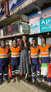 Chaitra Reddy Instagram - During my late night shoots while driving back home , I see so many women working at that time in their respective night shifts , I had a Kutty conversation with them , they say they go home after their shift , cook break fast and lunch , finish house hold works , rest for sometime and come back to work again ..! Hats off to all the working women , who work for our city cleanliness and betterment ❤️🥺 I just wish only happiness and peace to you all …! I really admire your hard work ..! Happy Diwali ❤️🪔

This song is for you all ❤️