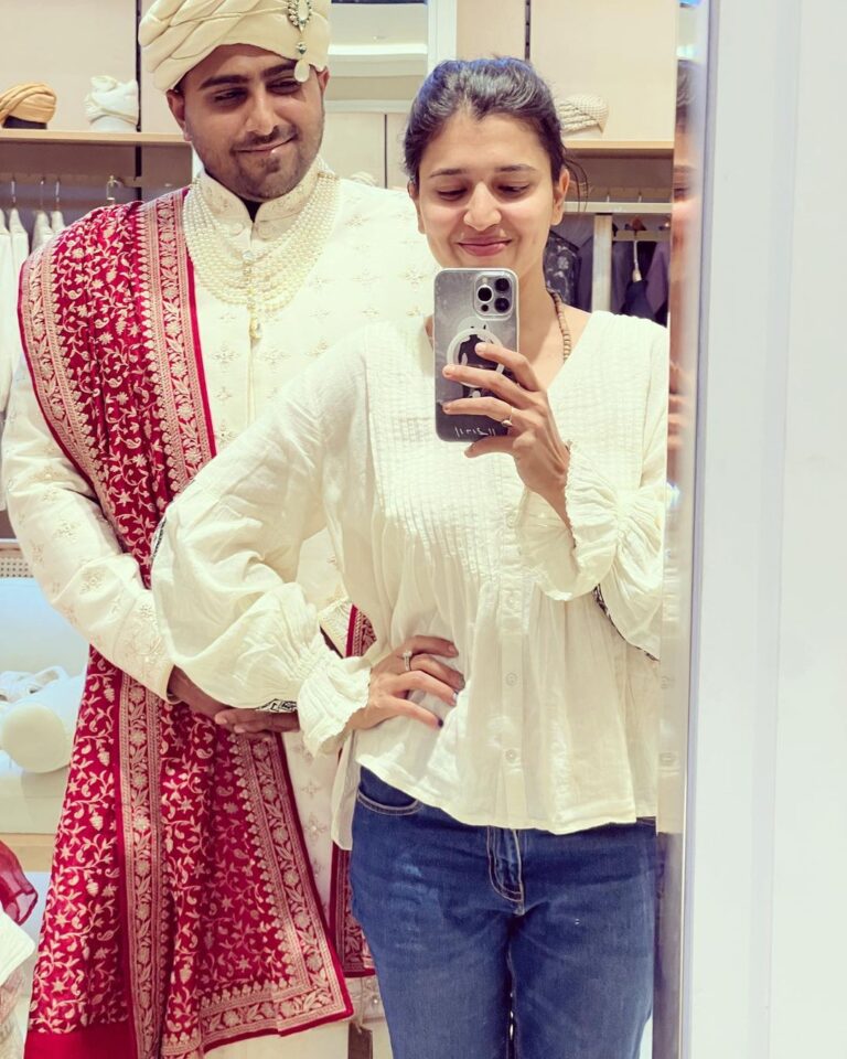 Chitra Shukla Instagram - Sharing my Dulha 🥰 A very special picture on his special day i.e. birthday 🎂 Happiest birthday to my Love ♥️ @realsupercop #myofficer Life is ready to start our new journey of togetherness 🙌 🪷✨ Date #8thdecember2023 is very close from today:) #ourweddingday 🫠🤭🫣🤗😝😀😍🧐🥰♥️✨ On your birthday I wish both of us more understanding & love for each other..no matter whatever situations are there…. I feel delightful to call you my My Vaibhav 🥰♥️✨ As I heard from you my My Chitra🥰♥️✨ May this Love of happiness be there always & forever 💌 जन्मदिन की बहुत बहुत शुभकामनाएं मेरे श्रीमन 🥰 हमारे बेहद पसंदीदा संगीत के साथ 🪷🪷✨✨ #happiestbirthday #vaibhav #withallpositivity #love #chitrashukla #janamdinkishubhkamnaye #shriman ✨#natural #picture #ourfavoritesong #favouritepicture ✨ Indore, India