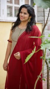 Deepa venkat Instagram - The charismatic voice behind Simran’s powerful role in Kannathil muthamittal, the character stays fresh in our hearts even today! 
Thanks to @imdeepavenkat for such wonderful masterpieces which will always remain a treasure for movie lovers ❤️

@imdeepavenkat posing for @trayee_trayee 
@malavika._s behind the lens

#festivelook #ethniclook #chiclook #diwali2023 #traditionalwear