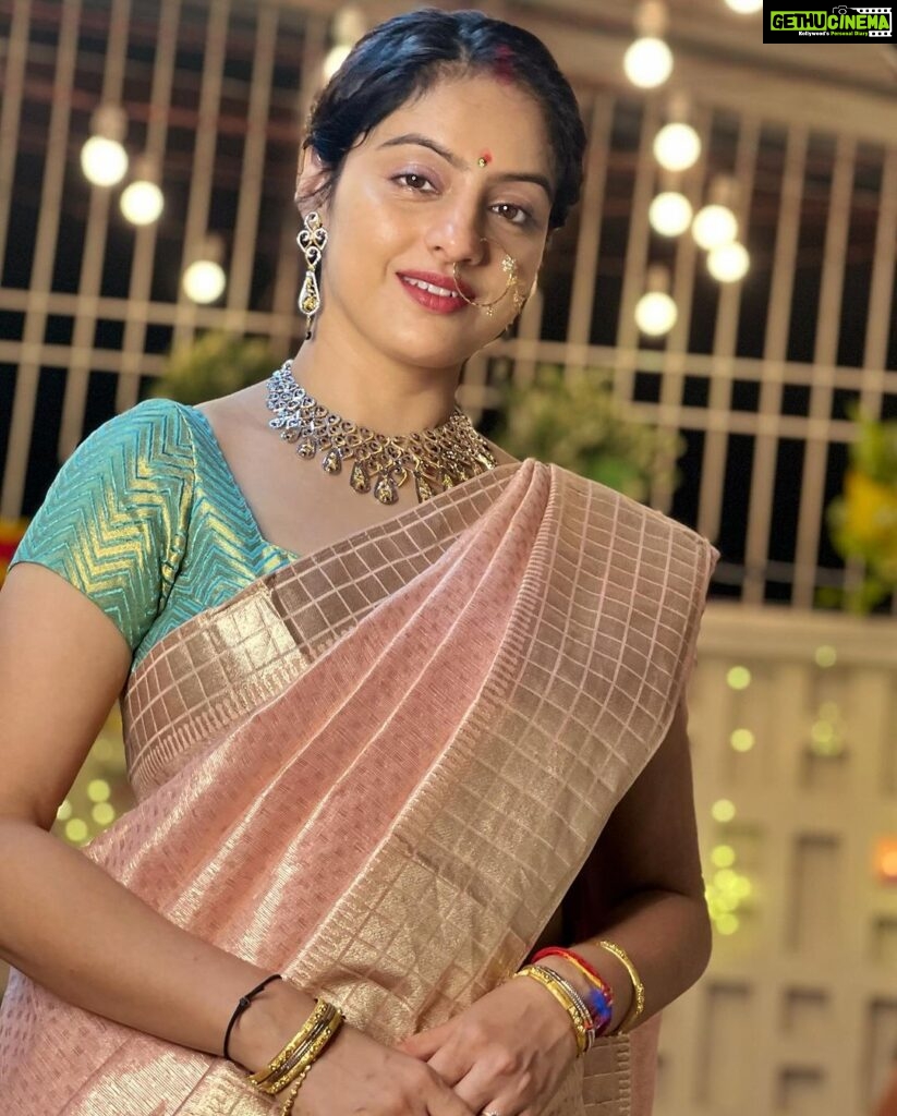Deepika Singh Instagram - Hope is being able to see that there is light despite all of the darkness. Happy Diwali 🪔 . . #saree @vastranti #festivaloflights #diwali #deepikasingh