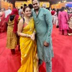 Devoleena Bhattacharjee Instagram - Pujo photo dump 💛💚 #durgapujo #couples #friends #familytime #celebrations #blessings #husbandandwife Mumbai, Maharashtra