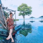 Devshi Khandur Instagram - Solitude can lead to self-actualization ❤️ #devshikhanduri #travel #actor #lux #traveler #metime #infinitypool