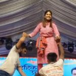 Dhamnashree Kadgaonkar Instagram - अभिनेत्री धनश्री काडगांवकरने फोडली ठाण्यातील मानाची दहीहंडी...😍❤️ . . . #dhanshreekadgaonkar #radha #gokulashtami #janmashtami #श्रीकृष्ण #दहीहंडी #hindufestival #marathi #actress #celebrity #celebrating #janmashtami #fillamwala