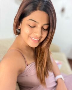 Dhamnashree Kadgaonkar Instagram - No makeup day … 
@dr.tanvivaidya_dermamd 

#dhanashrikadgaonkar #skincare #dermatologist #metime #loveurself #instagood
