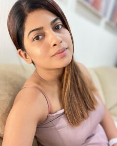 Dhamnashree Kadgaonkar Instagram - No makeup day … 
@dr.tanvivaidya_dermamd 

#dhanashrikadgaonkar #skincare #dermatologist #metime #loveurself #instagood