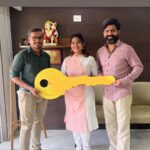 Dhamnashree Kadgaonkar Instagram - New home …. 🏠🏠 स्वप्न खरी होतात ...❤️⭐️🏠 #dhanashrikadgaonkar #deshmukhdurvesh #newhome #newhomeseries #dreambig #dreaming #mumbai #house #thankful #greatful #blessed🙏 #keeplovingkeepsupporting