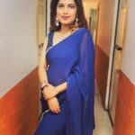 Dhamnashree Kadgaonkar Instagram - Sari moment…❤️ #dhanashrikadgaonkar #tuchalpudha #zeemarathiofficial #sarilovers #instagram #digitalworld #happyme #shilpirocks #blue Ghodbandar Road Thane