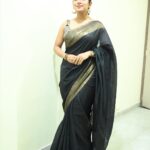 Dhamnashree Kadgaonkar Instagram - लोकमत सखी मंचं श्रावण सोहळा ... Sari and blouse by @hazelnut_butique 🖤 #brandambessador #lokmatsakhimanch #dhanashrikadgaonkar #mumbai #thane #lokmat #blacksari Mumbai, Maharashtra