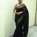Dhamnashree Kadgaonkar Instagram - लोकमत सखी मंचं श्रावण सोहळा ... Sari and blouse by @hazelnut_butique 🖤 #brandambessador #lokmatsakhimanch #dhanashrikadgaonkar #mumbai #thane #lokmat #blacksari Mumbai, Maharashtra