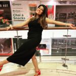 Dhamnashree Kadgaonkar Instagram - I like black because it’s classy … 🖤🖤🖤 📷by @deshmukhdurvesh #dhanashrikadgaonkar #shilpirocks #blackdress #blackred Viviana Mall