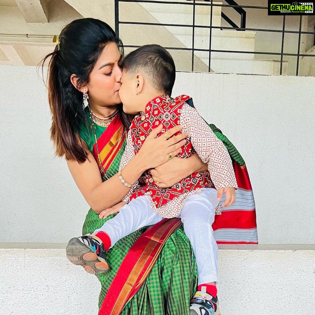 Dhamnashree Kadgaonkar Instagram - Just some pure love ❤️ Me and Kabir .. ❤️🥰 #dhanashrikadgaonkar #kabir #lovemomson #cutest