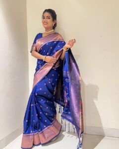Dhamnashree Kadgaonkar Instagram - विजया दशमीच्या शुभेच्छा .. Sari by @khushiifashion #dhanashrikadgaonkar #tuchalpudha #happydasara #dashhehara #sari #tradition #nath #zeemarathiofficial #event #nigdipune Nigdi , Pune