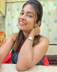 Dhamnashree Kadgaonkar Instagram - Just some makeup room selfies…
#dhanashrikadgaonkar #selflove #selfie #shilpirocks #tuchalpudha #zeemarathiofficial #nomakeup #nomakeupmakeup