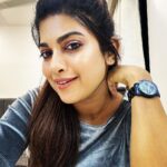 Dhamnashree Kadgaonkar Instagram - Good morning guys …. #dhanashrikadgaonkar #love #instagram #morningpic #digitalworld #shilpirocks #zeemarathiofficial Mumbai, Maharashtra