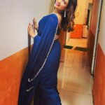 Dhamnashree Kadgaonkar Instagram - Sari moment…❤️ #dhanashrikadgaonkar #tuchalpudha #zeemarathiofficial #sarilovers #instagram #digitalworld #happyme #shilpirocks #blue Ghodbandar Road Thane