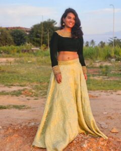 Dhivya Duraisamy Instagram - Remaining pics.... Obsessed with this song ...
Costume @designed_by_sindhu