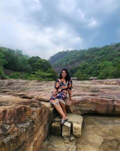 Dhivya Duraisamy Instagram - @maheswarichanakyan @naanungalfj @kiran.drk 
#tirunelveli #Hotstar_web_series #manimutharudam #agasthiyarfalls