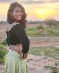 Dhivya Duraisamy Instagram - Remaining pics.... Obsessed with this song ...
Costume @designed_by_sindhu