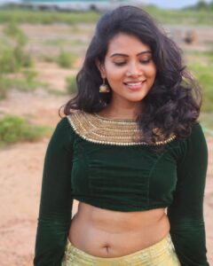 Dhivya Duraisamy Instagram - Remaining pics.... Obsessed with this song ...
Costume @designed_by_sindhu