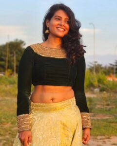 Dhivya Duraisamy Instagram - Remaining pics.... Obsessed with this song ...
Costume @designed_by_sindhu
