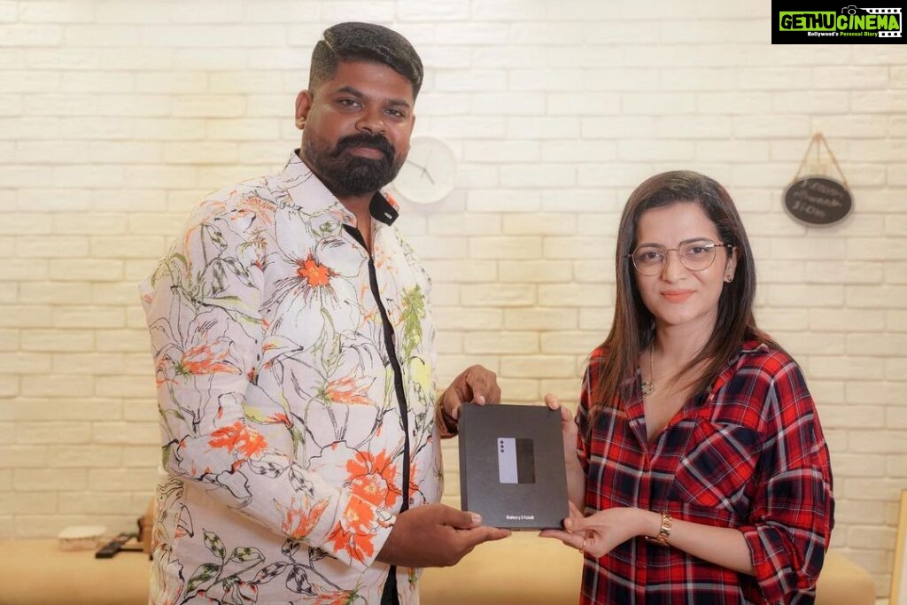 Dhivyadharshini Instagram - Thank you for this thoughtful and happening gift @thechennaimobiles and @samsungindia ❤️ loved this new stylish #galaxyZfold5 I always wanted to try these new folding ones, heard the camera is great. 🧐 will post pics soon