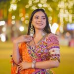 Dimple Biscuitwala Instagram - Day 3 #navratri2023 #dimplebiscuitwalalive 🧡💚 . Wearing @vastra_by_ps Shot by @_hb.photography__ Styled by @style_by_mita Jewellery by @the_beta_girl HMUA @saramakeupofficial