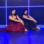 Disha Pandey Instagram - New and fresh collab with my new friend @dishapandey_official ❤️ You are truly amazing never thought I’m meeting you for the first time. 🫣❤️😊 Thank you @boogiemove_ for shooting this video for us Studio- @theflexdancestudio #diltohbacchahaiji #sittingchoreography #collaboration #kathakdance #fusion #kathaklove #reelinstagram #reelitfeelit #borntoshine #bornoninstagram #viralreels
