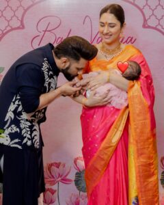 Disha Parmar Instagram - Navya’s Naming Ceremony.. ❤️👼🍼🧿 #NavyaVaidya

Pics by @loveandmemoriesofficial @meghaisrani 
Decor @haathi_ghoda_palki