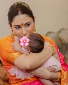 Disha Parmar Instagram - Navya’s Naming Ceremony.. ❤️👼🍼🧿 #NavyaVaidya

Pics by @loveandmemoriesofficial @meghaisrani 
Decor @haathi_ghoda_palki