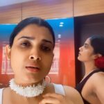 Divya Prabha Instagram - ഈ പാത്തുനെ അനക്ക് അറീല മോനെ I am an oil field മോനെ Historical war zone മോനെ …. Space Station