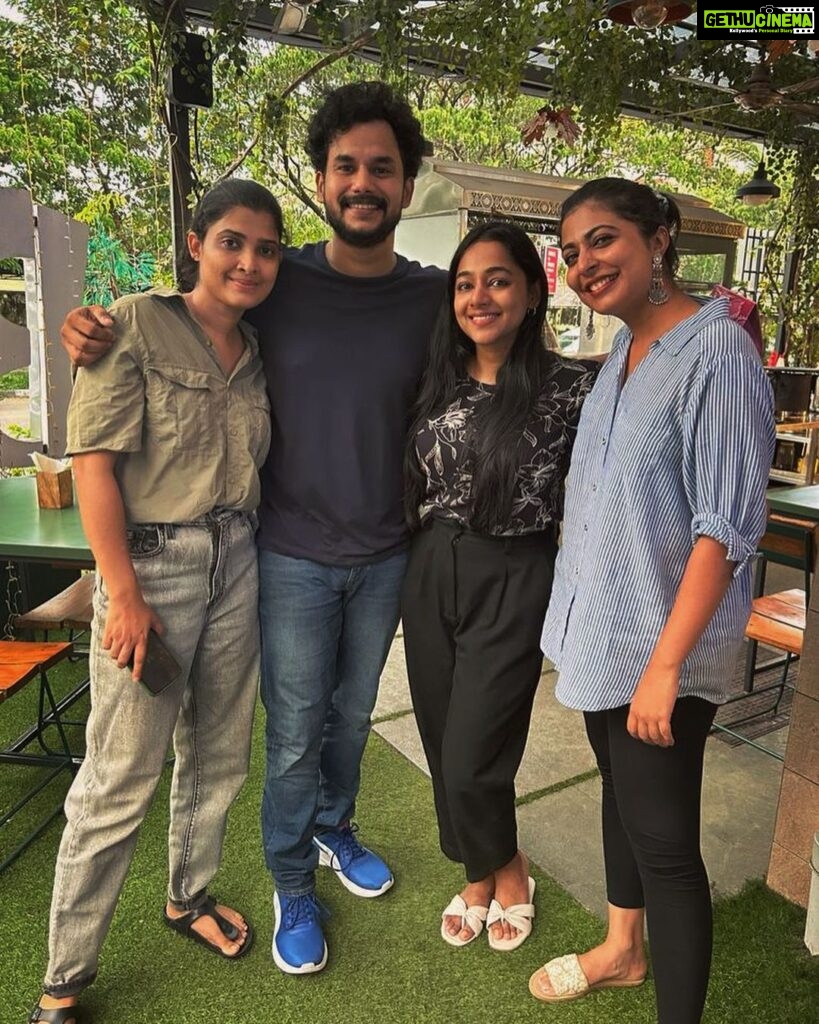 Divya Prabha Instagram - With Some Pretty Cool People ❤️ 📸 @dominic_arun @santhybee @leo_lishoy #jitinputhenchery Kochi, India