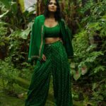 Divya Prabha Instagram – संस्कारी
.
@divya_prabha__ looks stunning in our green jacket set. 
The jacket is highlighted with embroidery with a beautiful lace crop top and bandhini trousers 
.
Photographed :@jaisonmadany 
Videography: @abishek_ps 
Styled by: @sandra_resmi 
MUA: @anusha__anoop 
Wearing:@saltstudio 
.
#greenbandhani #green #greenjacket #greenbandhiniset #handembroidery #jackets ethnic #lacecrop #croptop #elegantattire #aesthetic #elegance #divyaprabha #saltstudio #bestboutiqueinkochi