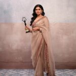 Dushara Vijayan Instagram - Heartly congratulations to @dushara_vijayan for winning the "Best Actress - Movie" title at She Tamil Nakshatram Awards ’23 presented by Lakshmi Krishna Naturals ( @lakshmikrishna_naturals ). . . Photography - @balakumaran.19 Curated by - @deekshitanikkam Equipment Partner - @nikonindiaofficial . . #sheawards #dusharavijayan