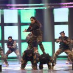 Elina Samantray Instagram - This performance will always remain special! Thank you to my dearest brother @lovekazue for trusting me. Thank you @kabirprasadpradhanofficial for the choreography. Don't forget to watch the grand show tomorrow! Evening. @zee_sarthaktv Special shout out to all the brilliant dancers who are the stars of this performance! Team KDS❤️