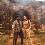 Elina Samantray Instagram - When the artist is getting directed by the director infront of the lens man!! Two of the most important people from the cinema "MALYAGIRI"