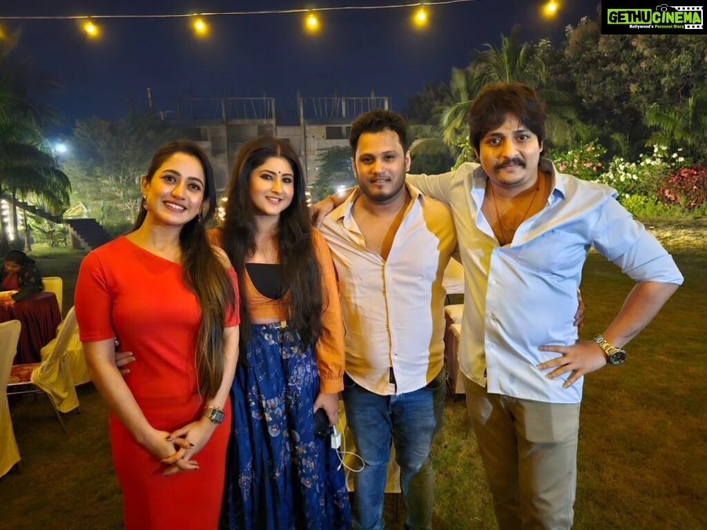 Elina Samantray Instagram - Lots of love and prosperity !! #Malyagiri @mohanty_babushaan @rayelinasamantaray @sivani_sangita Thank you to the management team of #MsThePlayStreet, Chandaka for arranging this beautiful evening for the team.