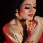 Elina Samantray Instagram - Shyama ann baso vrindawan mai 🌸🌸🌸🌸🌸 Beautiful Face @rayelinasamantaray Designer @mahendrabaral_official Jewellery @mahendrabaral_official Pic @_abinashbiswal Kalka @lizamehndi_artist #durga #durgapuja #durgamaa🙏 #durgapujo #makeupbyshagy #makeoverbyahagy #sanjeevhairstudio #bhubaneswar #odisha #indianfood Beautiful Face @rayelinasamantaray Designer @mahendrabaral_official Jewellery @mahendrabaral_official Pic @_abinashbiswal Kalka @lizamehndi_artist #durga #durgapuja #durgamaa🙏 #durgapujo #makeupbyshagy #makeoverbyahagy #sanjeevhairstudio #bhubaneswar #odisha #india India