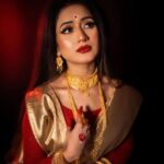 Elina Samantray Instagram - सर्वमंगल मांगल्ये शिवे सर्वार्थ साधिके Beautiful Face @rayelinasamantaray Designer @mahendrabaral_official Jewellery @mahendrabaral_official Pic @_abinashbiswal Kalka @lizamehndi_artist #durga #durgapuja #durgamaa🙏 #durgapujo #makeupbyshagy #makeoverbyahagy #sanjeevhairstudio #bhubaneswar #odisha #india India