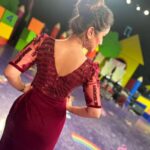 Elina Samantray Instagram - It's difficult for me to not smile in my pictures!! I rarely win in this battle..💃 Wearing @zubysdesignerhouse @ali.zubina